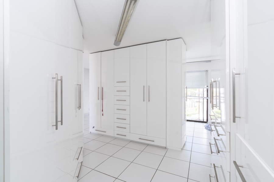 6 Bedroom Property for Sale in Welgelegen Western Cape